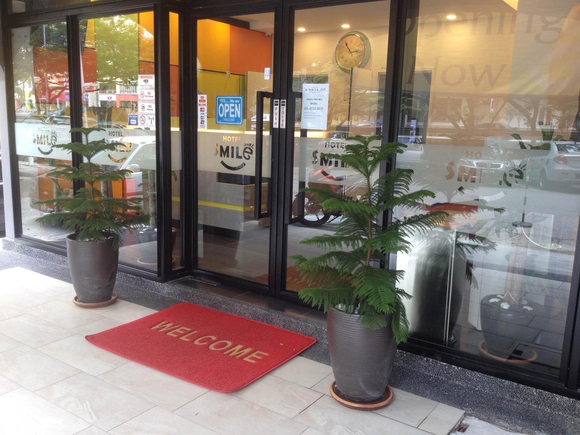 Smile Hotel Danau Kota Kuala Lumpur Exterior foto